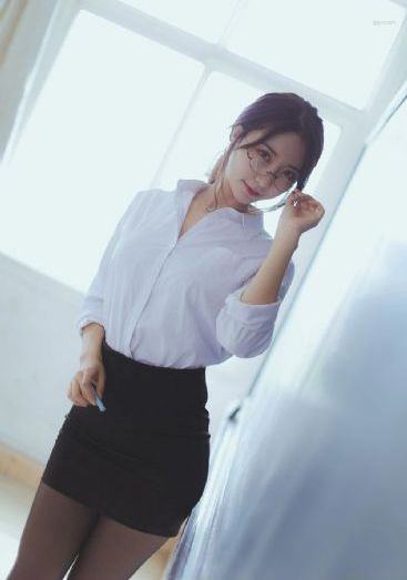 林翠萍午夜香吻歌曲视频_1080手机在线看